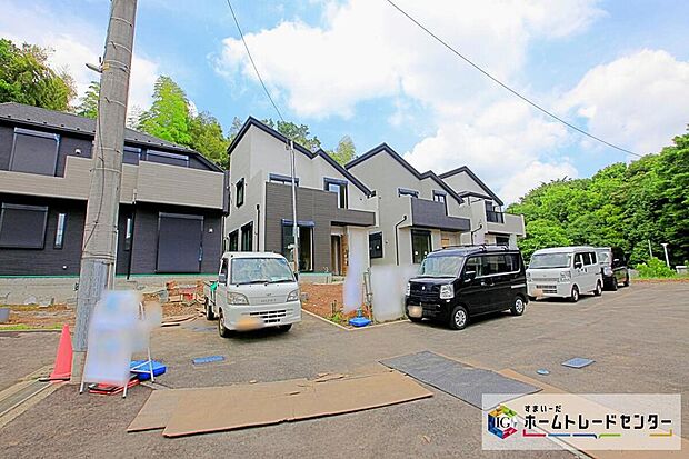閑静な住宅街に立地します☆
「長津田第二小学校」まで徒歩３分、「柳下公園」まで徒歩５分、子育て環境も良好♪