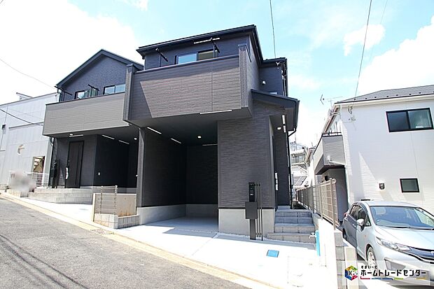 横浜市営地下鉄「三ツ沢下町」駅まで950m 、徒歩１５分です。自転車で約８分です！毎日の通勤通学も楽々です！