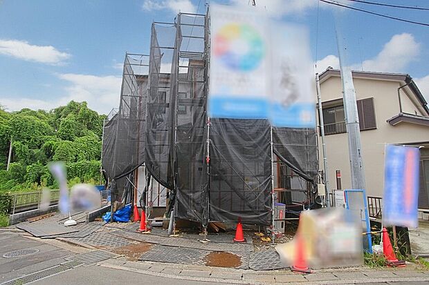 JR「十日市場」駅まで1700m 、徒歩22分です。また東急田園都市線「青葉台」駅バス10分「山谷みどり台」停歩5分です。2路線利用可能で、多方面へのアクセス便利です!
