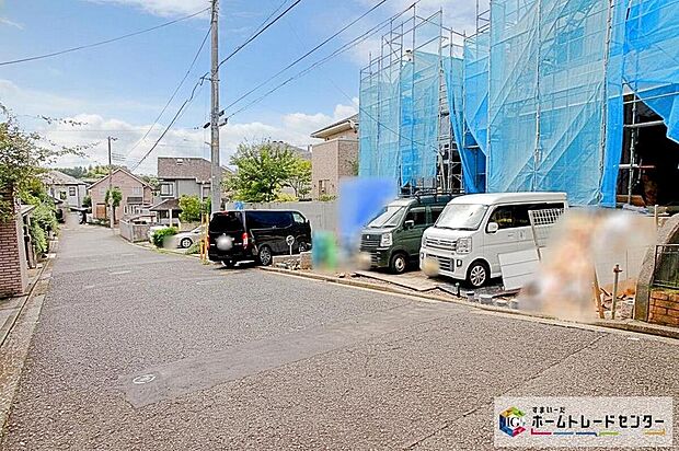 東急田園都市線「たまプラーザ」駅まで徒歩27分、またはバス9分「保木入口」停歩4分。閑静な住宅街に立地します!前面道路も6.5mと広く、駐車もらくらくです♪