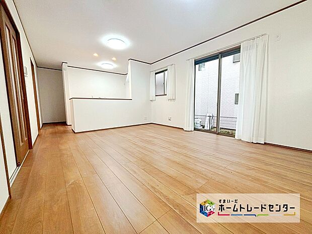 【リビング】ママの目線でデザインされた住まいは、水回りの導線や豊富な収納など魅力がたくさん。住み心地の良さをぜひご体感下さい!