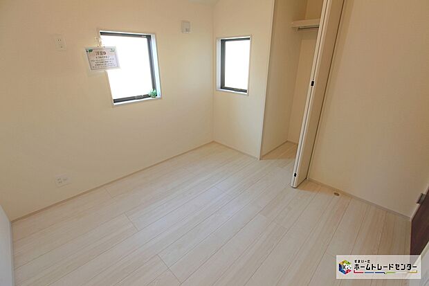 【洋室】☆ 収納 ☆
たっぷりの収納をご用意しております!居室の全空間を有効活用でき、いつでもお部屋をすっきりとお使い頂けます♪自分好みのお部屋で、ゆったりお寛ぎ頂けますよ!