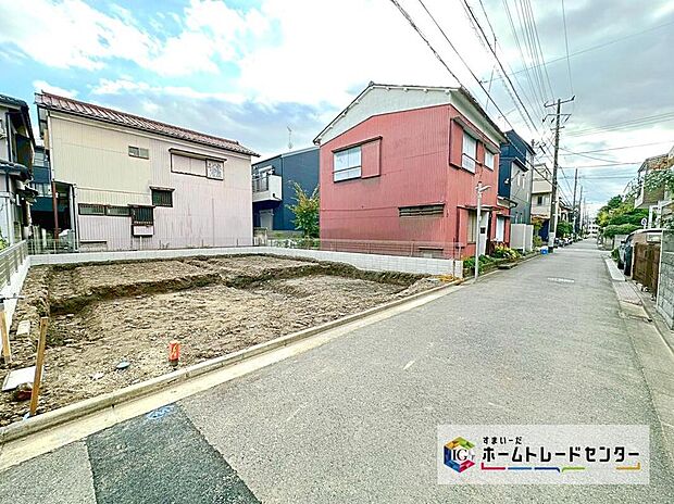 【前面道路含む現地写真】周辺は交通量の少ない生活道路なので小さなお子様がいても安心です!