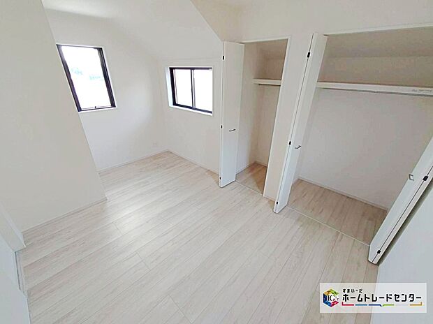 【洋室】全居室に収納を完備しておりますので、居室の全空間を有効活用出来ます。自分好みのお部屋で、ゆったりお寛ぎ頂けます。
