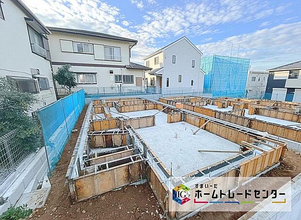 【現地外観写真】敷地面積４０坪超☆カースペース並列２台分ございます！