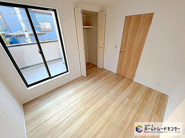 【洋室】☆　洋室　☆
明るい室内は、風通しも良く、大変居心地の良い空間となっております。爽やかな風を感じて起きる朝は、快適生活の始まりに！