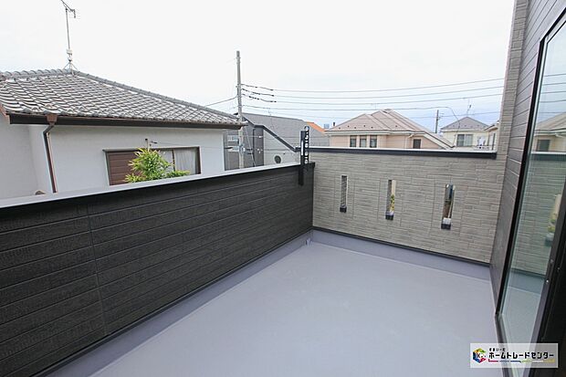 【バルコニー】広々とした南向きのバルコニーです！心地よい陽射しや暖かな風を楽しむことが出来ます♪