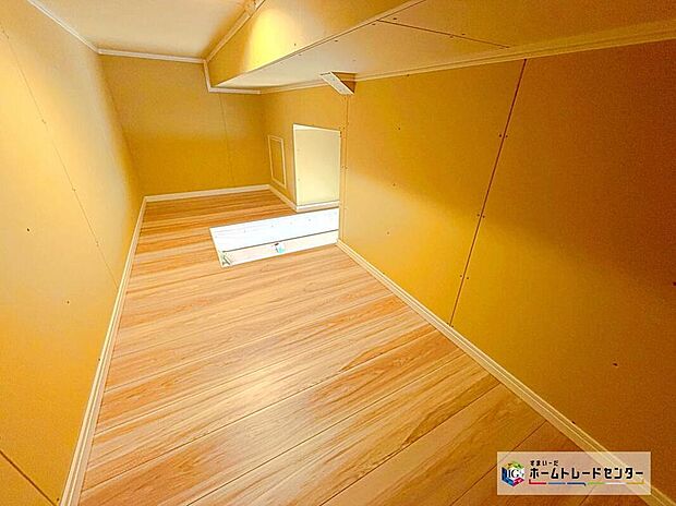 【収納】屋根裏収納がございますので、シーズンオフの洋服や、思い出などを収納できて居住スペースがスッキリします☆