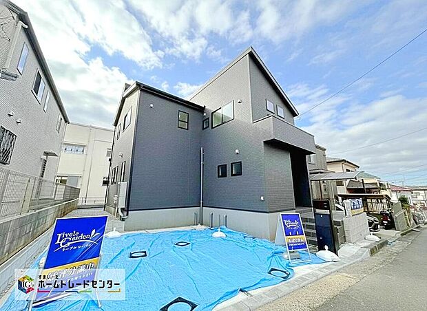 【現地外観写真】閑静な住宅街に立地します☆前面道路は開放感溢れる６．５ｍ幅、陽当り・通風良好です♪