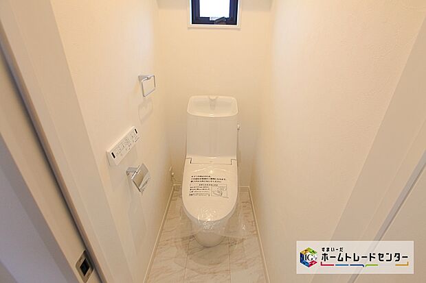 【トイレ】トイレスペースが1・2階にございますので、朝の混雑時に家族が分散して使用できます。またゲスト用・家族用と分けることも出来ますよ