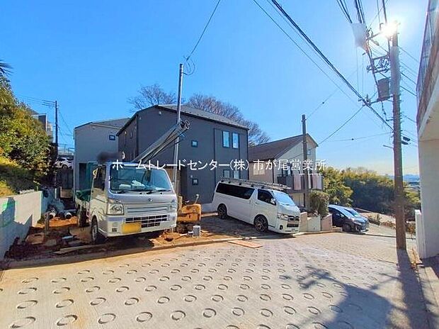 【前面道路含む現地写真】閑静な住宅街に立地します!穏やかな時間が流れ、暮らしやすい住環境が魅力です☆