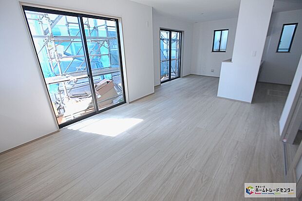 【リビング】ママの目線でデザインされた住まいは、水回りの導線や豊富な収納など魅力がたくさん。住み心地の良さをぜひご体感下さい!