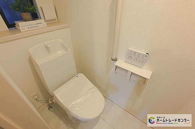 【トイレ】トイレスペースが２か所にございますので、朝の混雑時に家族が分散して使用できます。またゲスト用・家族用と分けることも出来ますよ。