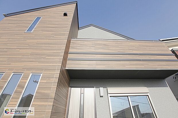 【現地写真】洗練されたデザインのお洒落なお住まいです。ゆとりの広さを誇る魅力あふれる邸宅の完成です。