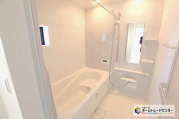 【エコジョーズ】少ないガス量で効率よくお湯を沸かす省エネ性の高い給湯器。ガスの消費量が少なく済むので、環境にやさしく、ガス料金の節約にもつながります。