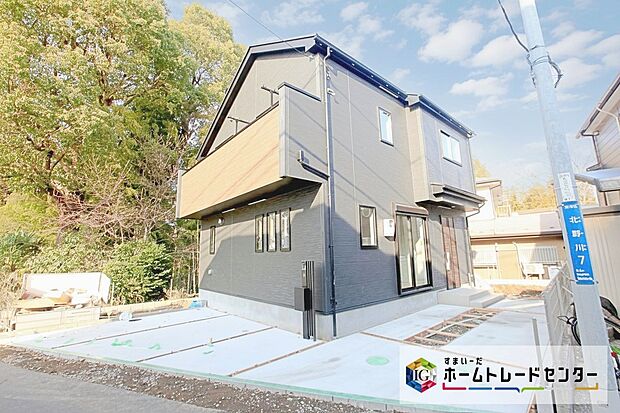 【現地外観写真】 １７帖の開放感あふれるリビング♪シューズインクローク＆パントリーのある、収納豊富な４LDKプランです！