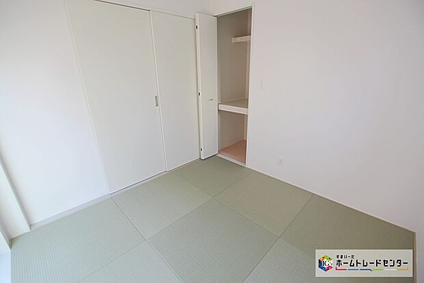 【和室】リビングと和室の間の引き戸を開ければ20帖超えの大空間が広がります♪