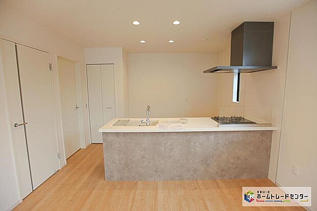 【キッチン】お洒落なフルフラットキッチンです☆
遮るものがないので空間が広く感じられます☆