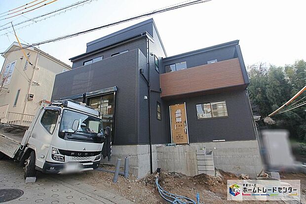 【現地外観写真】敷地４１坪！カースペース２台分ございます♪
リビング広々１９．５帖！ファミリークローゼット付♪収納たっぷり、ゆとりの３LDK＋Sプランです☆