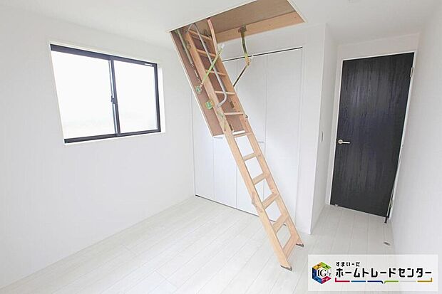 【リビング以外の居室】小屋裏収納は驚くほどの収納力！！例えば収納場所に悩みそうな「五月人形」や、暖房器具など季節ものもここに♪