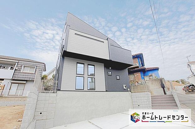 【現地外観写真】敷地面積４１坪です☆
リビングは広々２０．４４帖、ゆとりの３LDK＋Sプランです☆