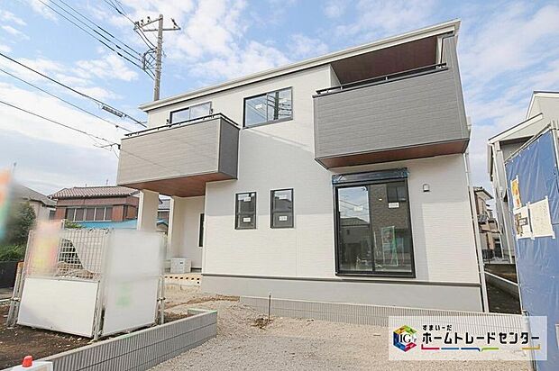 【現地外観写真】閑静な住宅街に立地します☆
小中学校、スーパー、コンビニ、ドラッグストア、郵便局など、生活に必要な施設が徒歩7分圏内に揃います♪