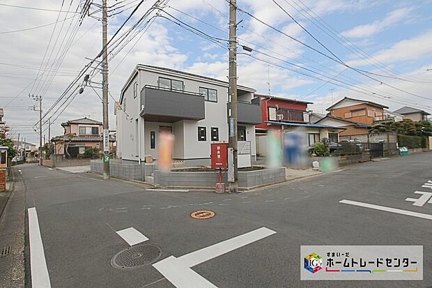 【角地】それぞれの方角から光が入ってくるため日当たりがよく開放感が得られます。また、人目に付きやすいため、家を開けることが多い家族にとって防犯対策にも有効です。