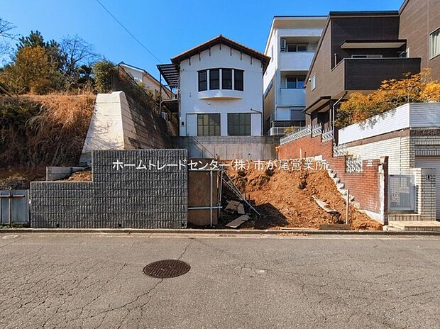 【現地外観写真】カースペース１台分ございます！
リビング１７．６８帖＆全居室６帖以上、ゆとりの３LDKプランです！