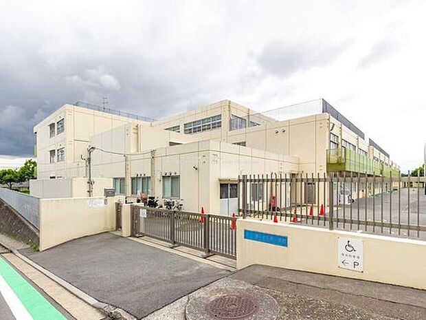 横浜市立美しが丘西小学校（約550m）