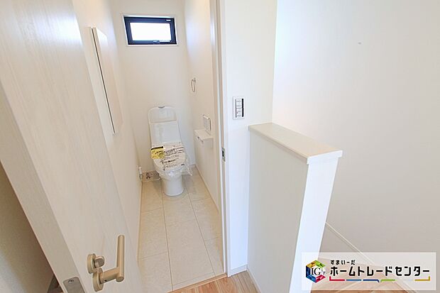 【トイレスペース】トイレスペースが1・2階にございますので、朝の混雑時に家族が分散して使用できます。またゲスト用・家族用と分けることも出来ますよ。