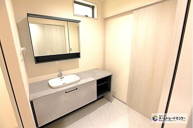 【洗面台・洗面所】脱衣所と洗面スペースをわけて使用することができます☆おしゃれな洗面スペースで支度も楽しくなりそうですね☆