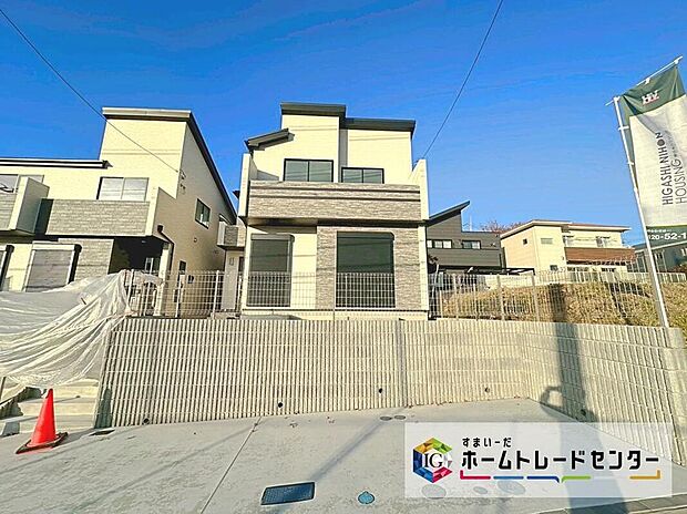 【現地外観写真】敷地面積40坪、カースペース1台分&南庭ございます!
リビング17.37帖☆全居室に収納完備、ご家族でゆったり過ごせる4LDKプランです☆