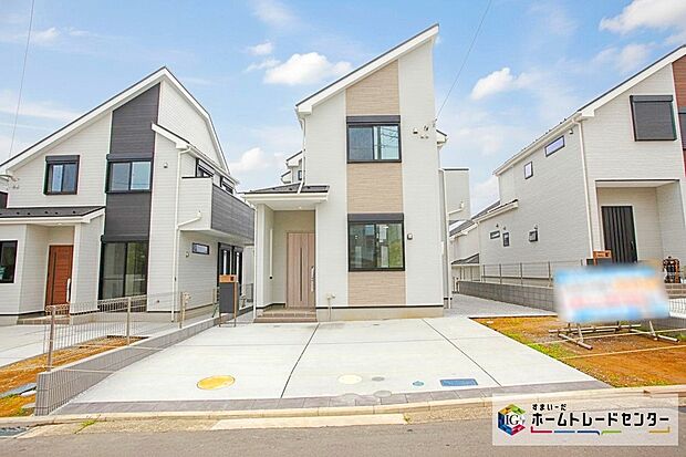 【現地外観写真】各棟、個性を持たせたカラーバリエーション。きっと、お好みのお住まいが見つかります。