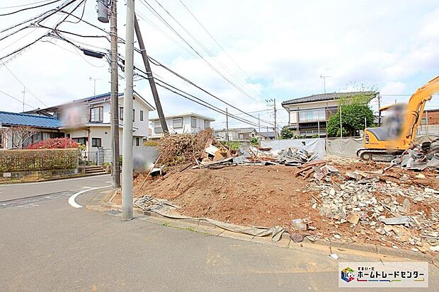 【現地外観写真】穏やかな雰囲気漂う街並み☆
南道路で陽当たり良好♪A号棟は角地ですので、開放感ございます!