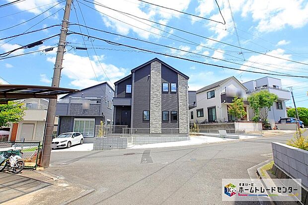 【前面道路含む現地写真】駅まで徒歩１０分☆まいばすけっとやスーパー、郵便局が徒歩１０分圏内に揃います☆
前面道路が6ｍ以上ございますので駐車も楽々です♪
