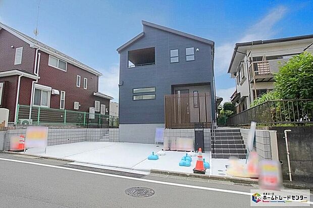 【前面道路含む現地写真】閑静な住宅街に立地します☆前面道路は開放感溢れる6.5m幅!南東道路につき、陽当り・通風良好です♪