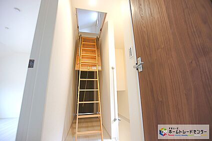 屋根裏収納