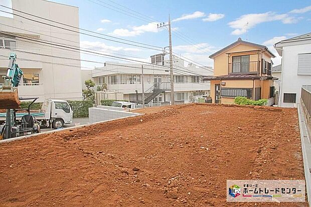 【現地外観写真】東急田園都市線「江田」駅まで徒歩11分♪限定1棟 新築分譲住宅です!
敷地56坪、カースペース並列2台分ございます!リビング18帖、収納豊富な4LDKプランです☆
