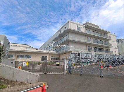 横浜市立二俣川小学校 900m(徒歩12分)
