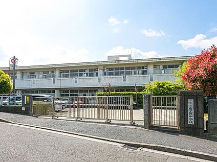 横浜市立市ケ尾中学校 1400m(徒歩18分)