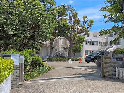 川崎市立小倉小学校 725ｍ(徒歩10分)