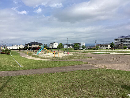 八山田西公園 現地から120m。(徒歩2分。(最長))