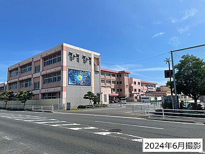 公集小学校 現地から450m。(徒歩6分。(最長))