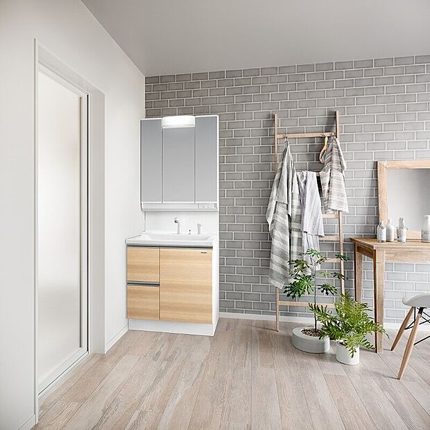 【洗面台】3メーカー(TOTO・LIXIL・タカラスタンダード)から希望のカラーをご選択いただけます。手を洗い、歯を磨き、お洋服を手洗いしたり使用頻度が高い洗面化粧台。