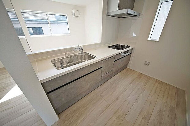 人気の対面キッチン、キッチン越しに会話を楽しみながら、いつものお料理をもっと楽しく