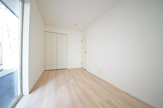 ＜1号棟　洋室＞全居室収納付きでどのお部屋も整理整頓が捗り生活空間をより広く利用出来ます