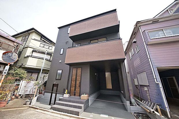 外の目を気にする事無く家族団らんを楽しめる2階LDKが嬉しいポイント！