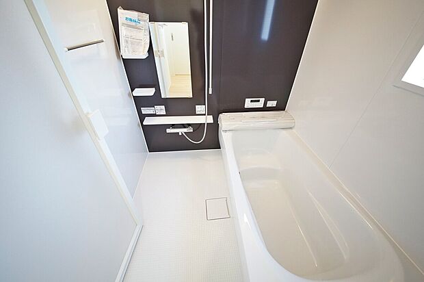 雨の日でもお洗濯物を乾かせる浴室乾燥機付きのバスルーム