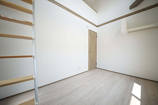 【洋室】全居室二面採光、どのお部屋も風通しが良く快適に過ごせます