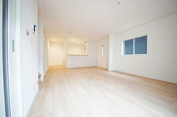 【リビング】地震の揺れを吸収する制震ダンパーQUIEを備えた安心のお住まい